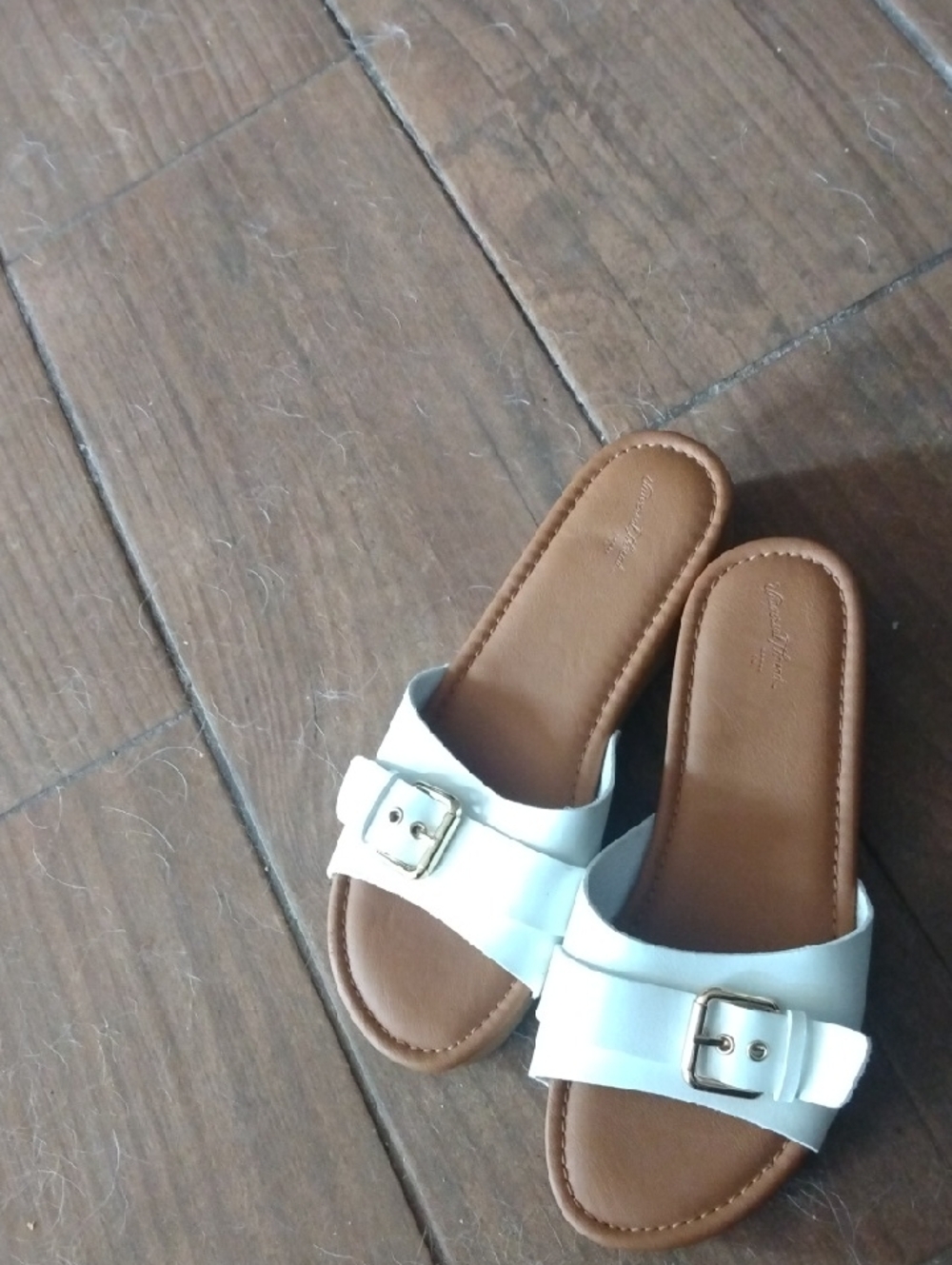 Universal Thread White Slide Sandals with Buckle